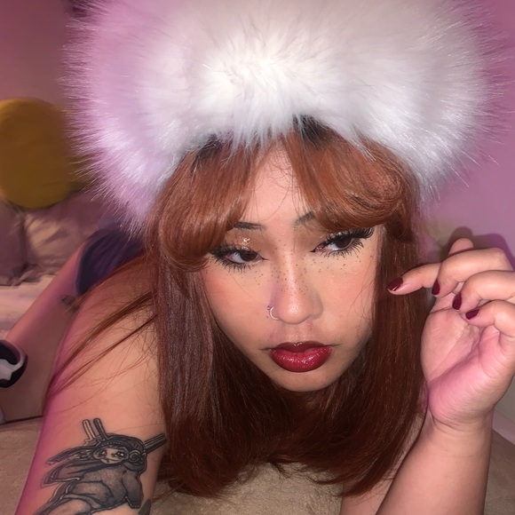 White faux fur hat! - Picture 3 of 5
